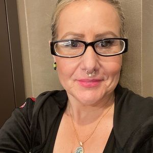 Meet your Posher, Debbie